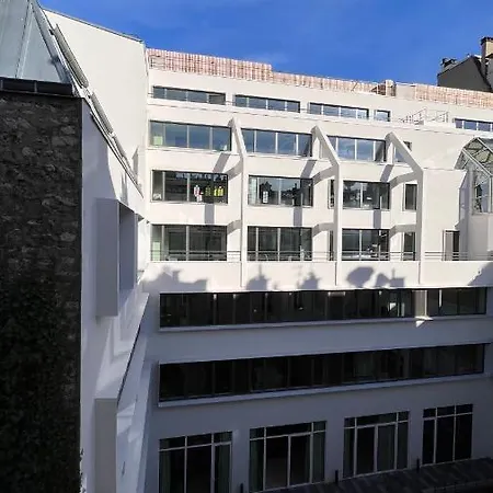 Bright 2 Bedroom Flat In Charming & Centric Brough 아파트 파리