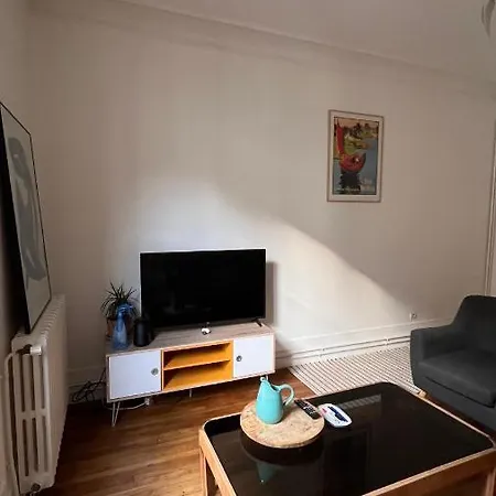 Bright 2 Bedroom Flat In Charming & Centric Brough 파리
